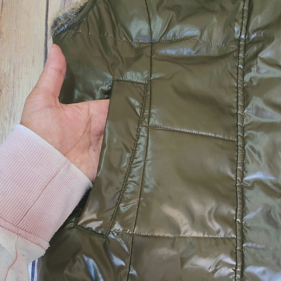 Nine West Women's Reversible Faux Fur Vest Size M - Picture 3 of 7